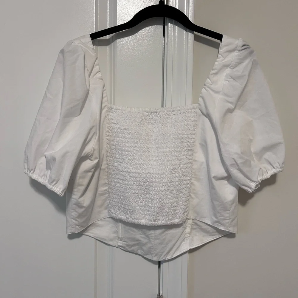 EUC Size L Abercrombie and Fitch top - Picture 2 of 3